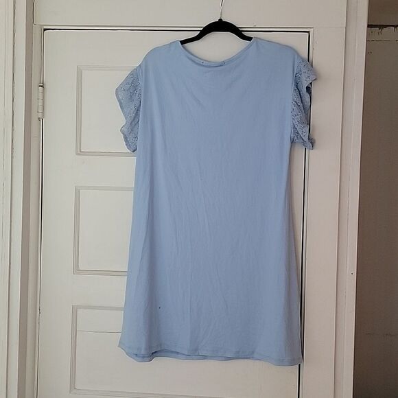 Baby blue lace flutter sleeve dress - Picture 2 of 4